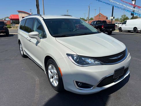 Used 2020 Chrysler Pacifica Touring-L Plus w/ Tire & Wheel Group image 3