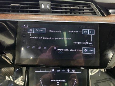 Used 2019 Audi e-tron Prestige w/ Prestige Package AWD/4WD image 18
