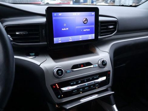 Used 2022 Ford Explorer XLT w/ Equipment Group 202A image 11