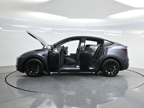 Used 2021 Tesla Model Y Long Range image 37