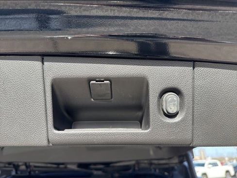 Used 2018 GMC Yukon XL Denali w/ Denali Ultimate Package image 15