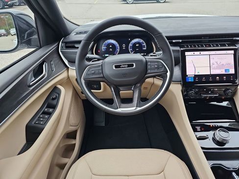 New 2025 Jeep Grand Cherokee Limited w/ Luxury Tech Group II image 14