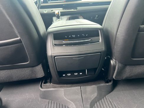 Used 2024 Cadillac Escalade Sport Platinum w/ LPO, ONYX Package image 36