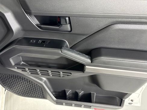 Used 2025 Toyota Tacoma SR5 AWD/4WD image 16