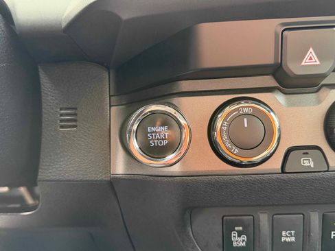 Used 2022 Toyota Tacoma TRD Off-Road image 25