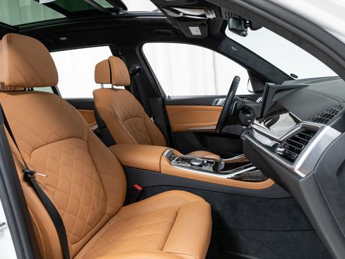 Certified 2024 BMW X7 xDrive40i w/ M Sport Package image 22