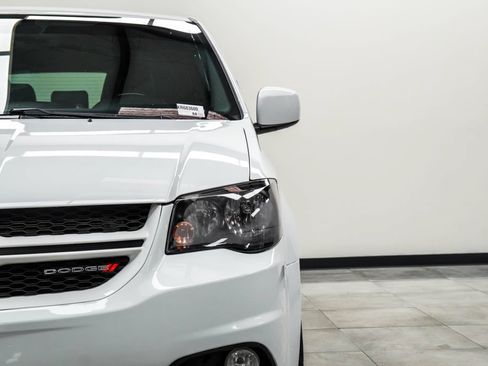Used 2019 Dodge Grand Caravan GT FWD image 4