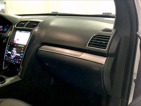 Used 2019 Ford Explorer Sport w/ Equipment Group 401A AWD/4WD image 18