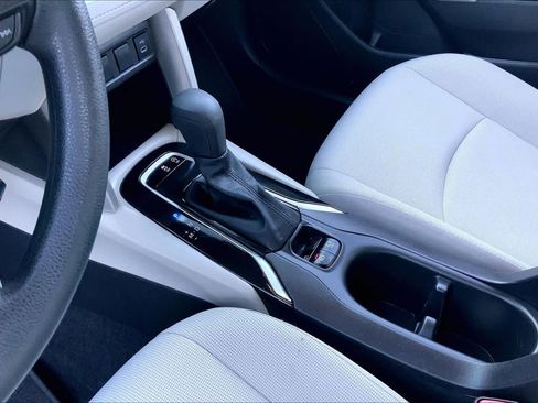 Used 2025 Toyota Corolla Cross L image 16