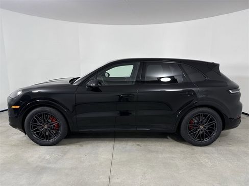 New 2026 Porsche Cayenne GTS image 2