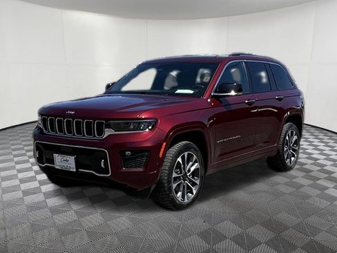 Used 2023 Jeep Grand Cherokee Overland AWD/4WD image 3