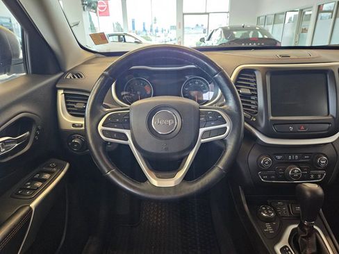 Used 2018 Jeep Cherokee Trailhawk w/ Quick Order Package 27L AWD/4WD image 17