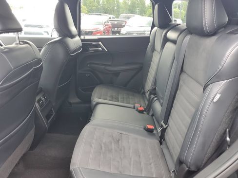 Used 2025 Mitsubishi Outlander SE AWD/4WD image 23