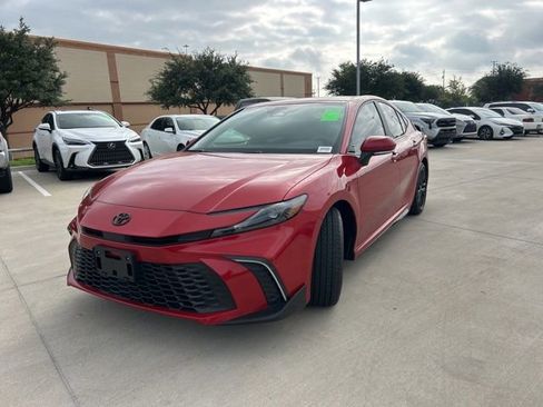 Used 2025 Toyota Camry SE w/ Convenience Package FWD image 8