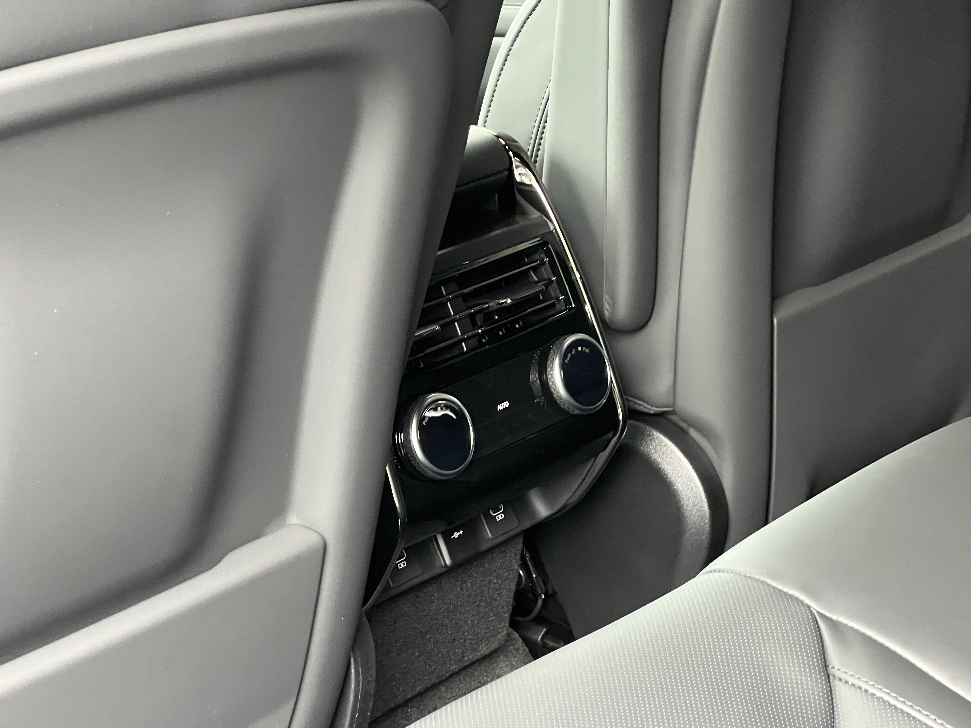 New 2025 Land Rover Range Rover Sport Dynamic SE AWD/4WD image 17