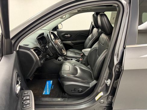 Used 2019 Jeep Cherokee Limited AWD/4WD image 18