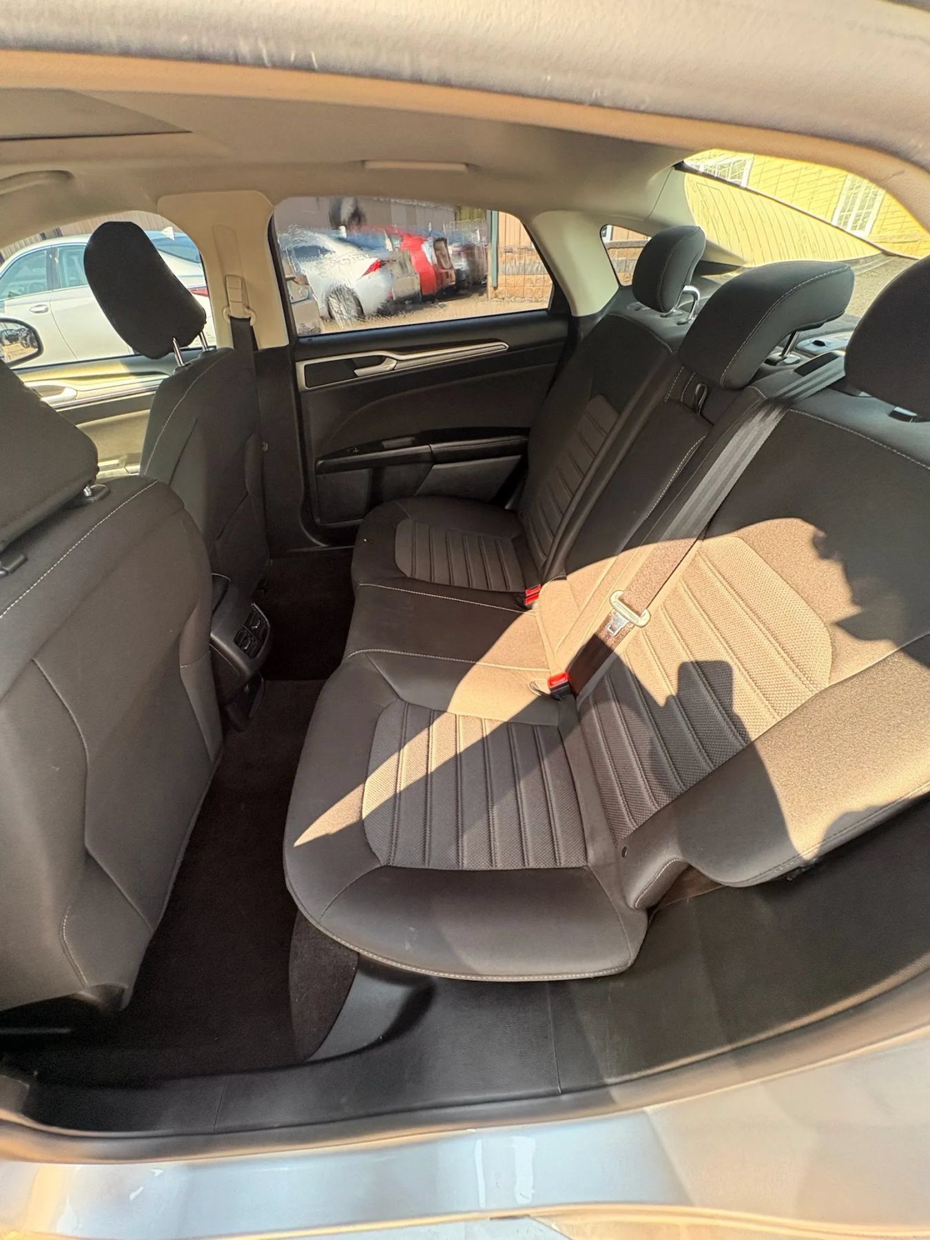 Used 2020 Ford Fusion SE FWD image 32