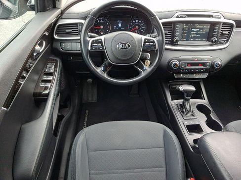 Used 2019 Kia Sorento LX w/ LX Convenience Package image 12