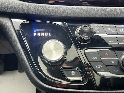 Used 2019 Chrysler Pacifica Touring-L Plus w/ Advanced Safetytec Group image 43