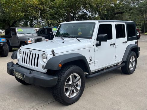 Used 2018 Jeep Wrangler Unlimited Sport w/ Connectivity Group image 4