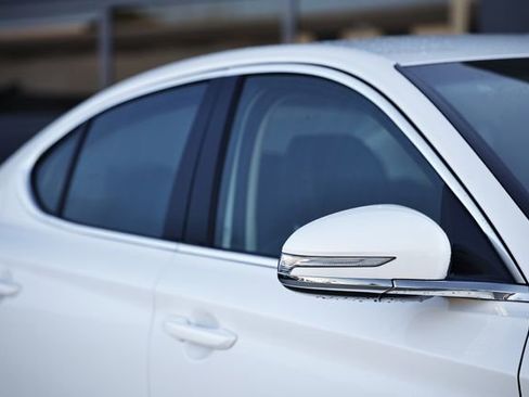 Used 2025 Genesis G70 2.5T image 3