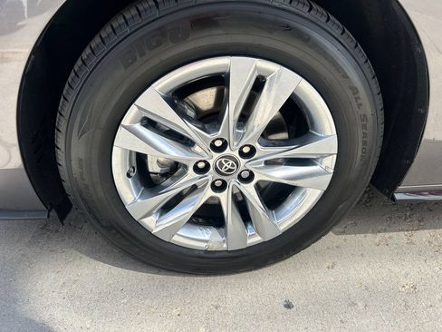 Certified 2023 Toyota Sienna Limited AWD/4WD image 16