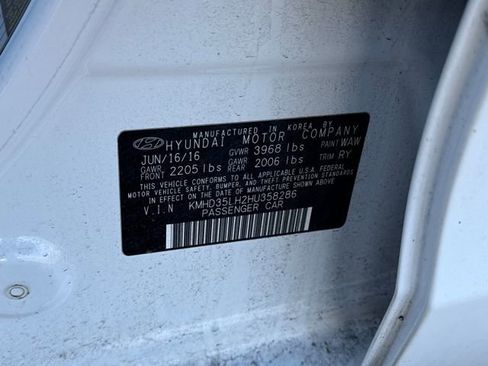 Used 2017 Hyundai Elantra GT image 17