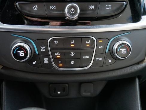 Used 2023 Chevrolet Traverse LT AWD/4WD image 16