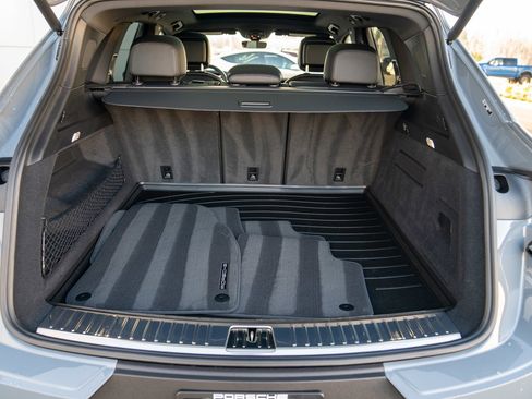Used 2025 Porsche Cayenne image 26