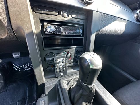Used 2005 Ford Mustang Coupe image 52