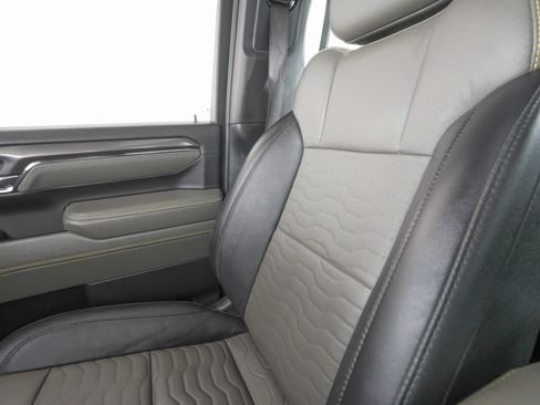 Used 2024 Chevrolet Silverado 2500 ZR2 w/ Technology Package image 29