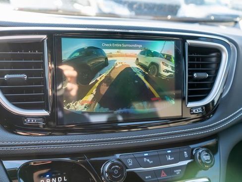 New 2026 Chrysler Pacifica Select image 21