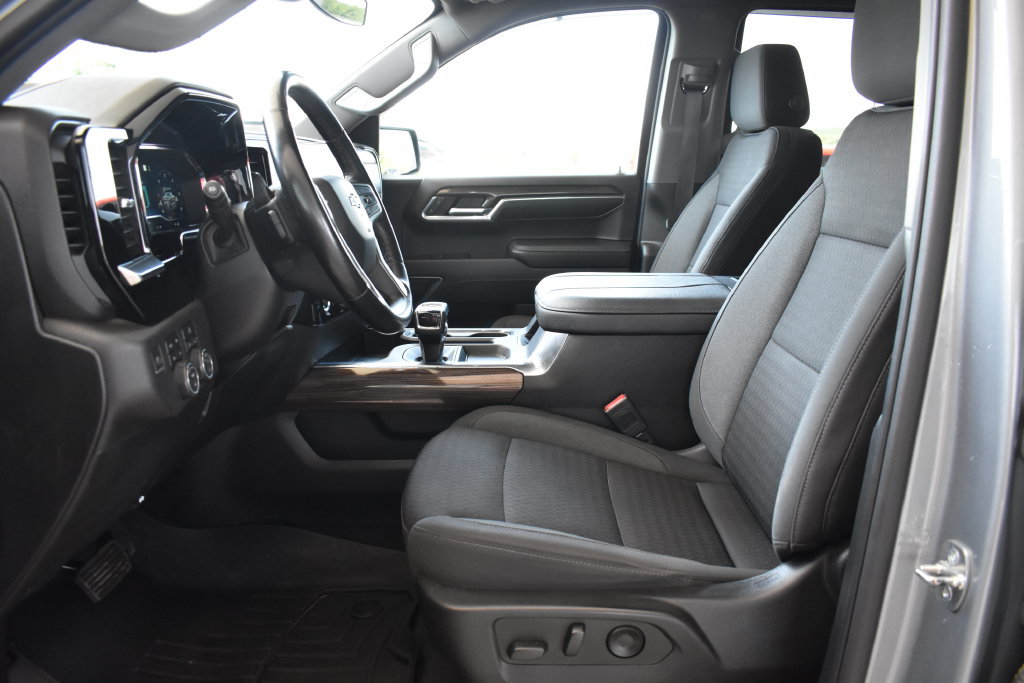 Used 2023 Chevrolet Silverado 1500 RST w/ Z71 Off-Road Package AWD/4WD image 4