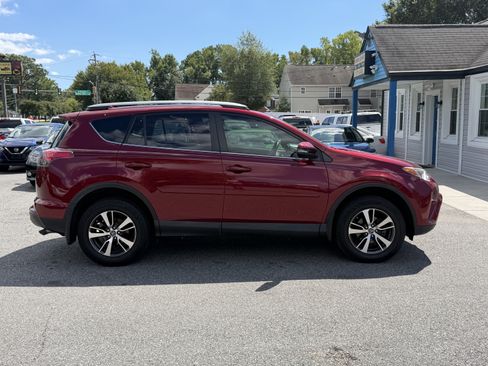 Used 2018 Toyota RAV4 XLE FWD image 5
