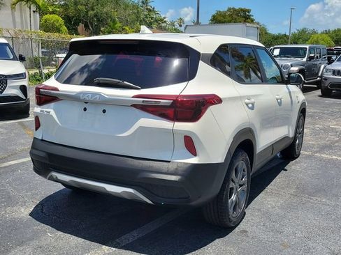 Used 2023 Kia Seltos LX AWD/4WD image 3