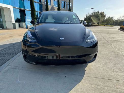 Used 2023 Tesla Model Y Performance AWD/4WD image 2