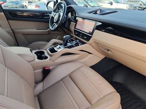 Used 2020 Porsche Cayenne Base image 17