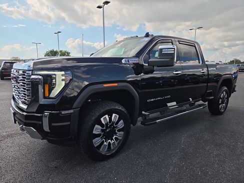 Used 2025 GMC Sierra 3500 Denali w/ Denali Reserve Package AWD/4WD image 3