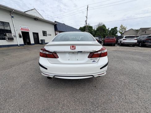 Used 2017 Honda Accord Sport image 16