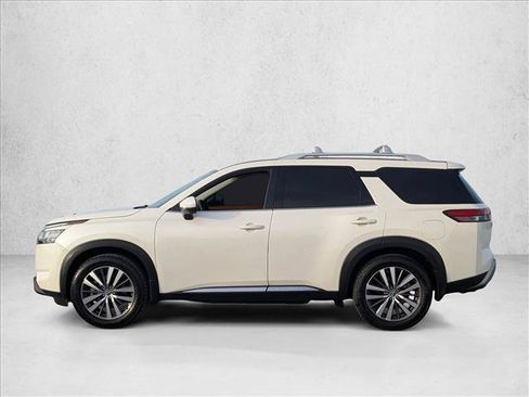 Used 2022 Nissan Pathfinder Platinum w/ Cargo Package FWD image 9