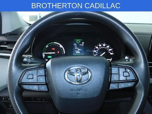Used 2024 Toyota Sienna LE AWD/4WD image 17