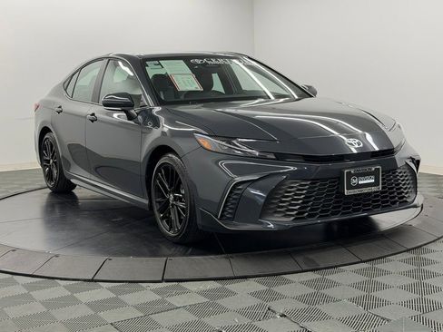 Used 2026 Toyota Camry SE FWD image 8