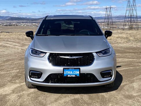 New 2026 Chrysler Pacifica Limited image 10