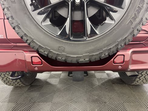 Used 2021 Jeep Wrangler Unlimited Sahara image 7