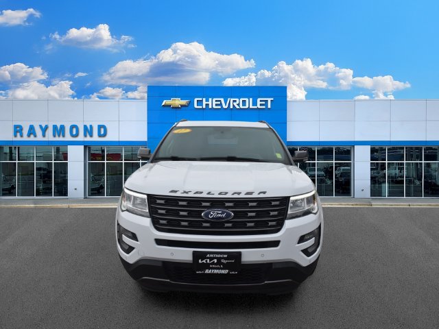 Used 2017 Ford Explorer XLT w/ Equipment Group 202A AWD/4WD image 8