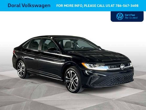 Used 2025 Volkswagen Jetta Sport image 2