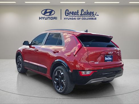 Used 2023 Kia Niro Wind w/ Wind Preserve Package FWD image 3