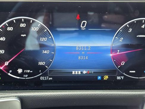 Used 2025 Mercedes-Benz GLB 250 image 16