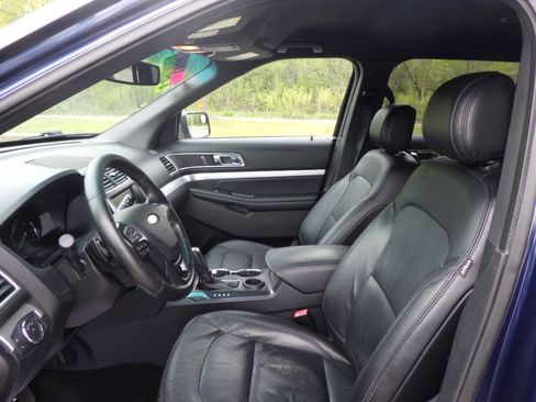 Used 2016 Ford Explorer XLT w/ Equipment Group 202A FWD image 10