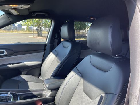 Used 2024 Jeep Compass Latitude AWD/4WD image 18